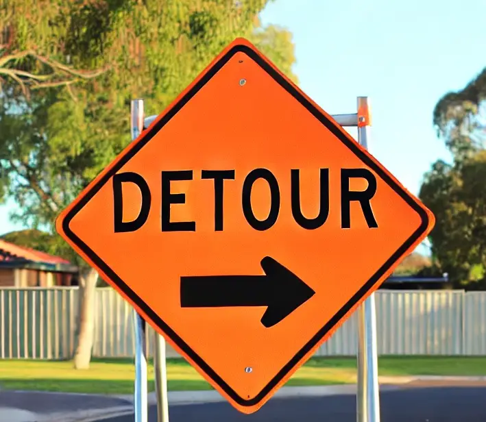 Image of a detour sign on a road